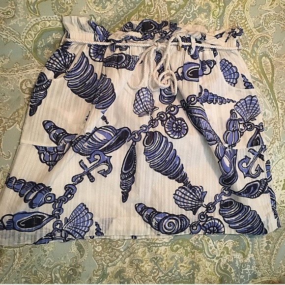 Lilly Pulitzer Dresses & Skirts - Lilly Pulitzer skirt w/ “Fallin’ in Love” print